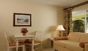 Alden Suites - A Beachfront Resort Сейнт Пийт Бийч Стая снимка